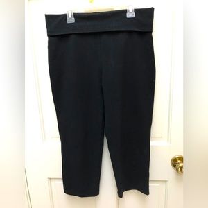 Capri Leggings Size: Medium